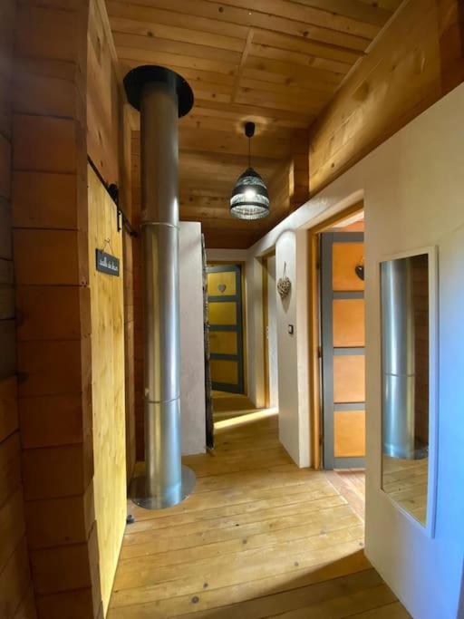 Chalet En Bordure De Foret ベトン エクステリア 写真